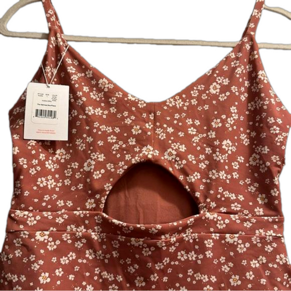 Andie the Samoa Ditsy Floral Rose - Picture 2 of 8